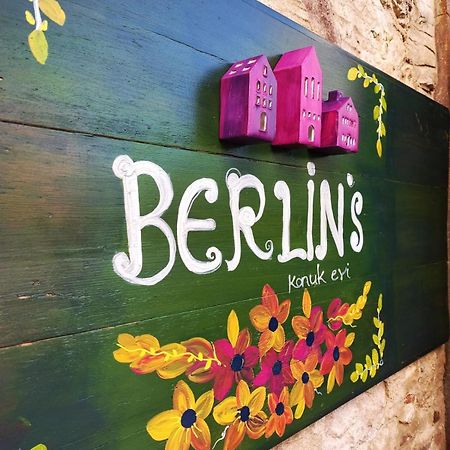 Berlin'S Guest House Urla Exterior foto